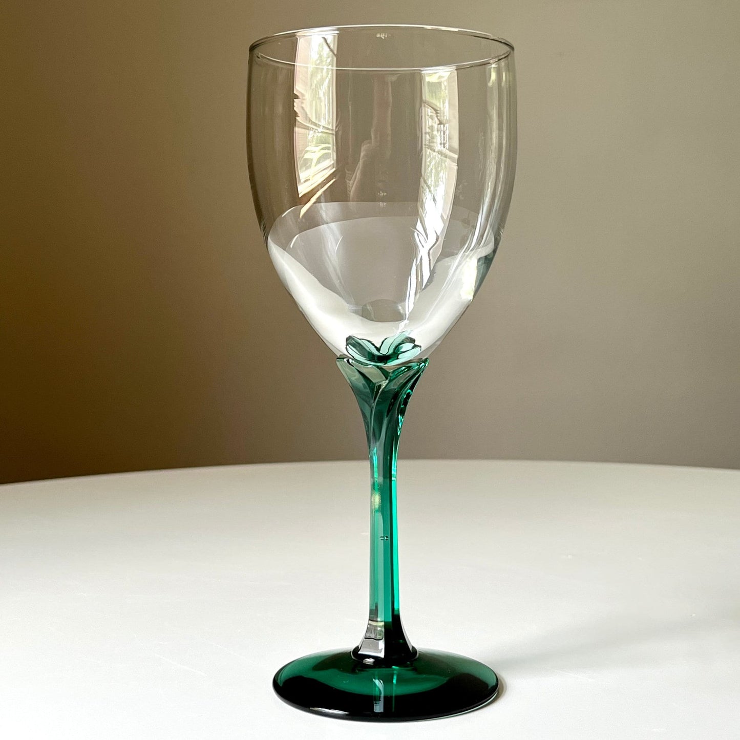 Green Juniper Wine Glasses with Domaine Pattern