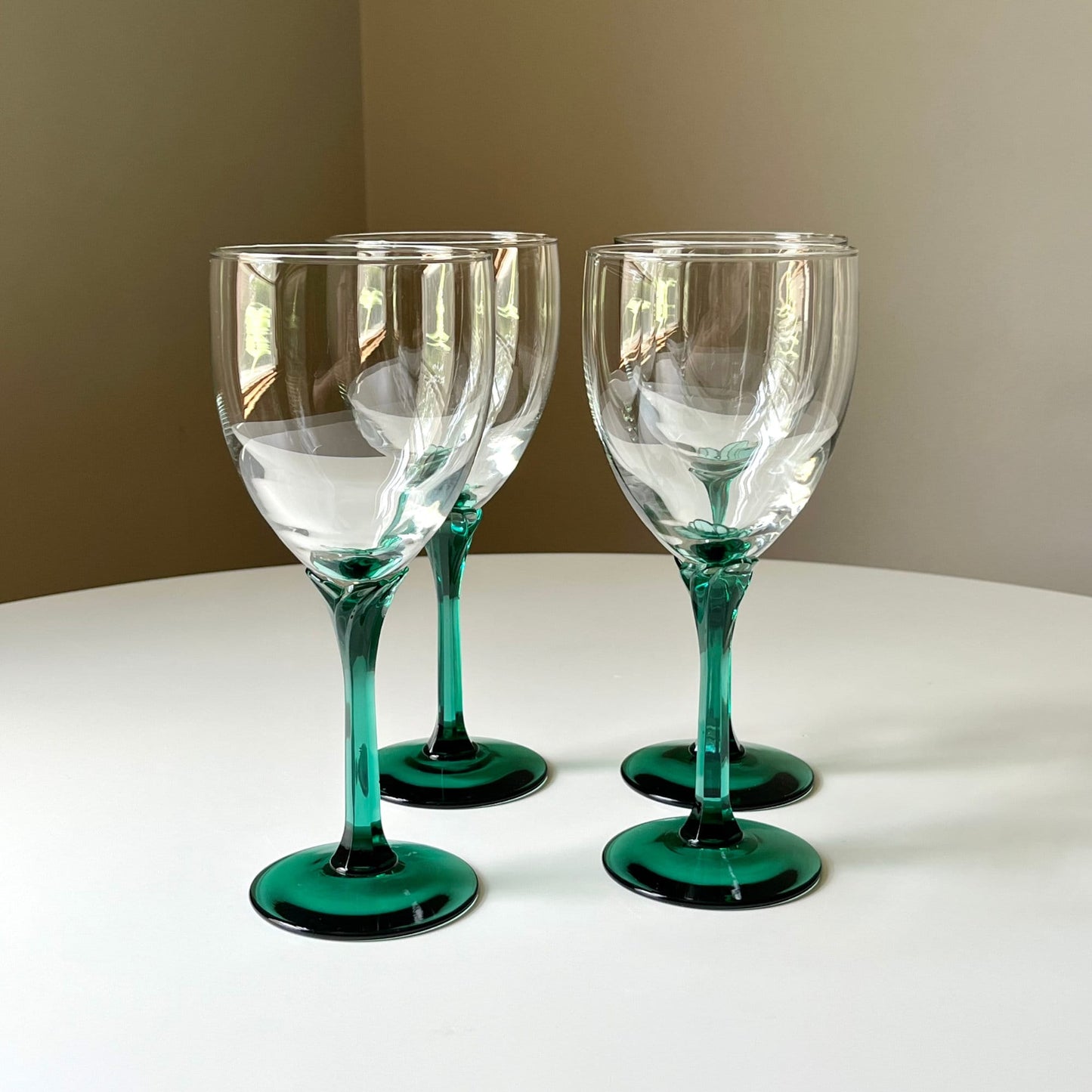 Green Juniper Wine Glasses with Domaine Pattern