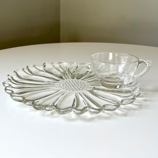 Set of 4 Clear Glass Sunflower Luncheon Plates