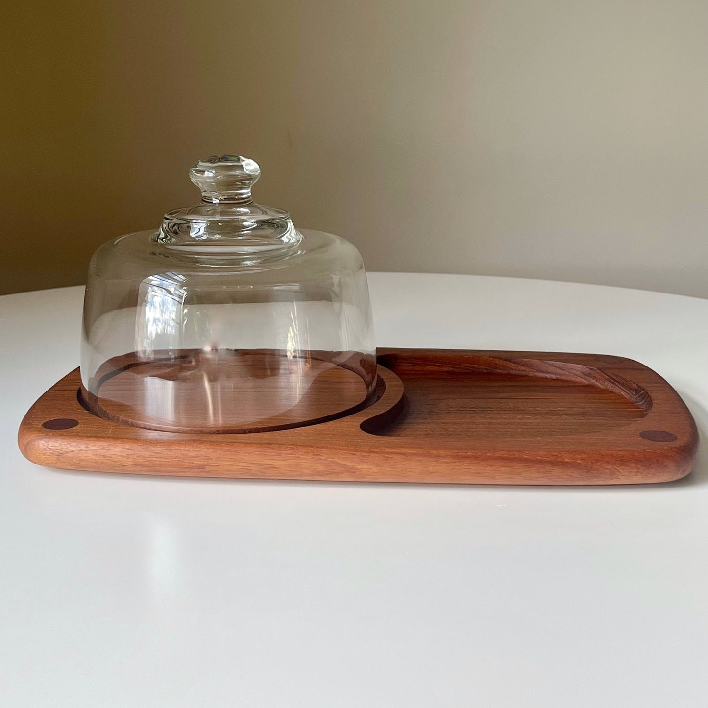 Mid Century Modern Cheese Dome with Solid Wood Charcuterie Board